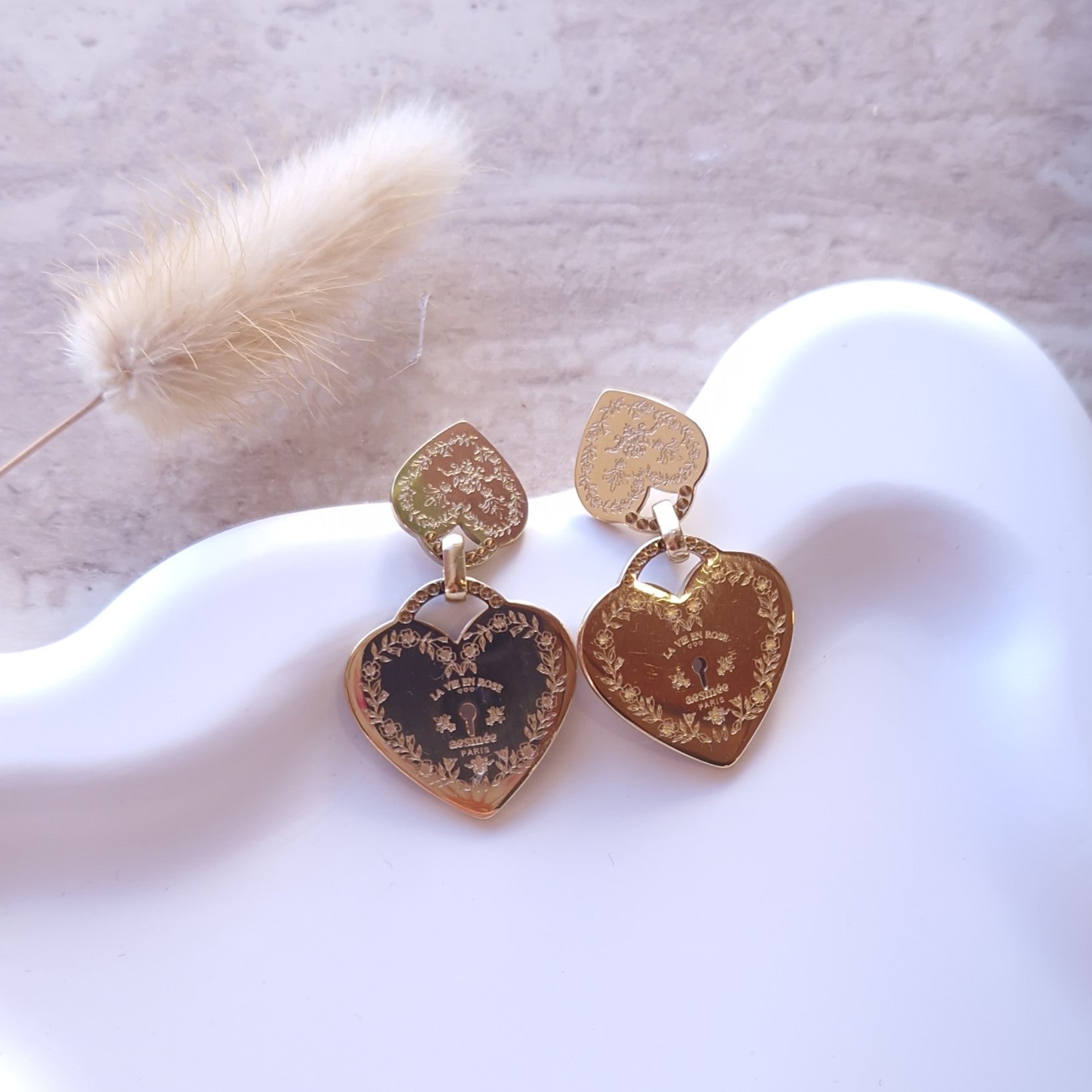 Boucles d'oreilles double coeur cadenas en acier inoxydable doré avec gravure florale bijou romantique et élégant pour femme 