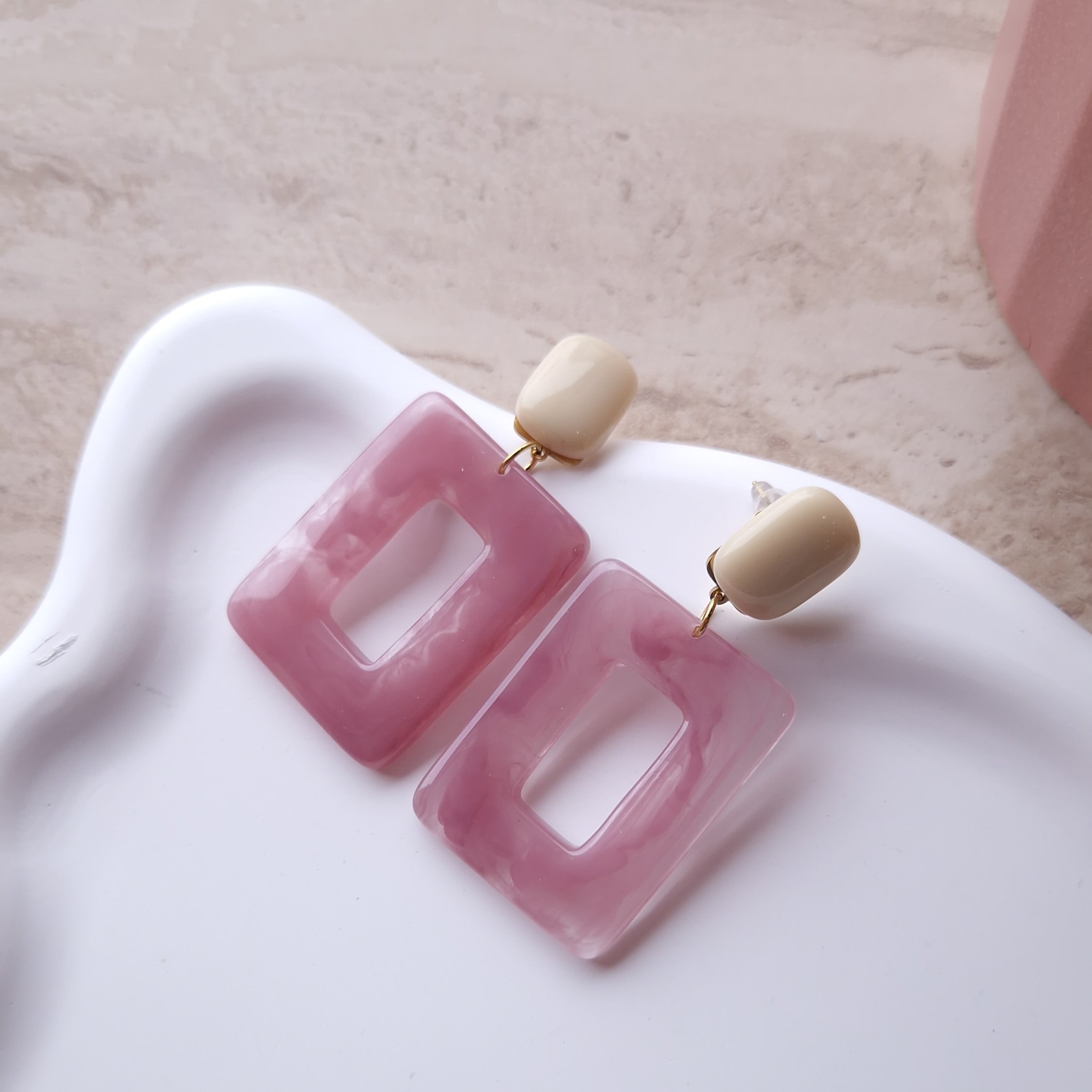 Boucles d'oreilles Lola en résine légères