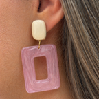 Boucles d'oreilles lola portées rose et beige