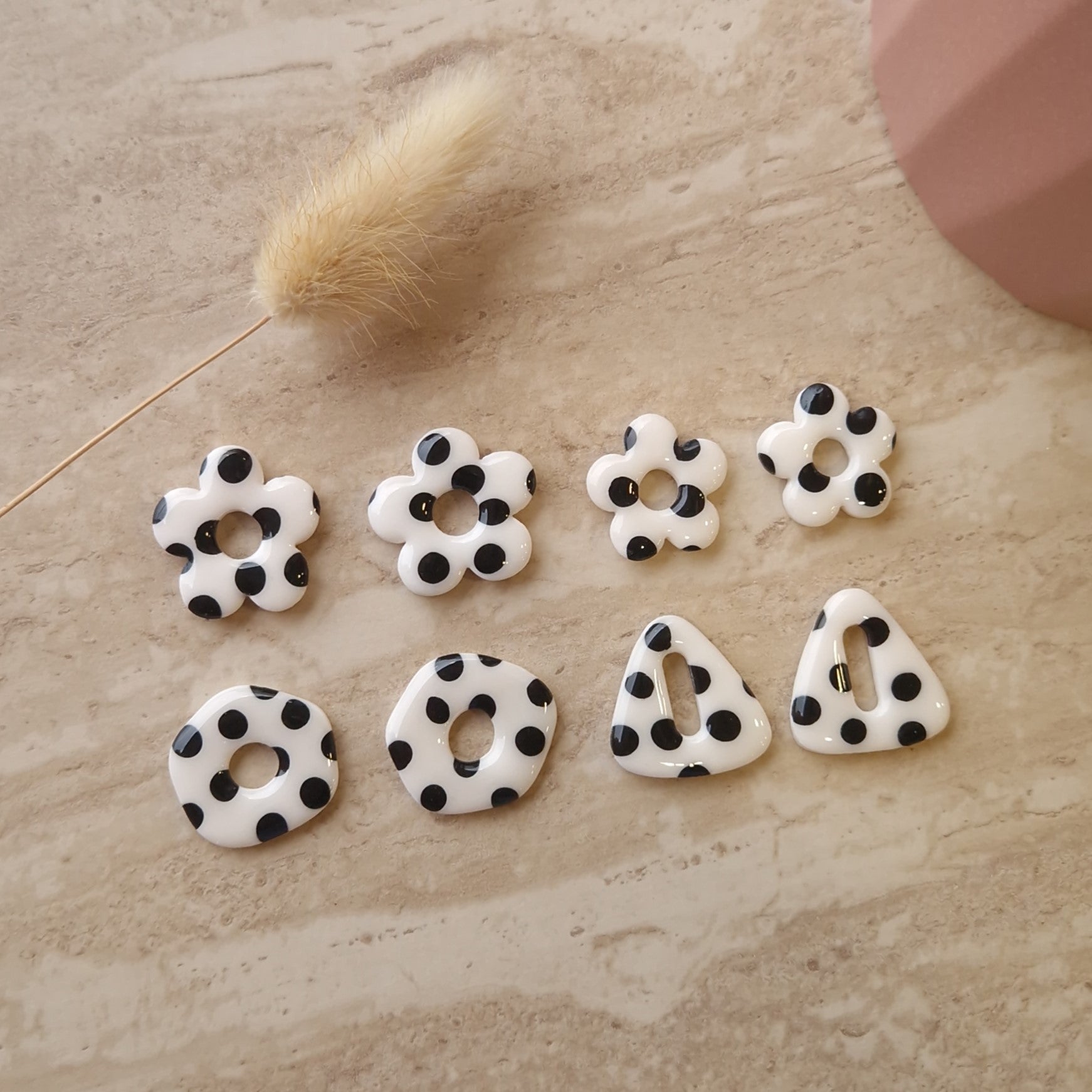 créoles interchangeables à pois noir et blanc pampilles fleur femme bijou tendance