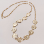 Collier long Graziella acier inoxydable doré médaillons martelés – fond blanc