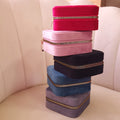 boites à bijoux de voyage en velours petit format rangement bijoux pratique et compact plusieurs couleurs disponible