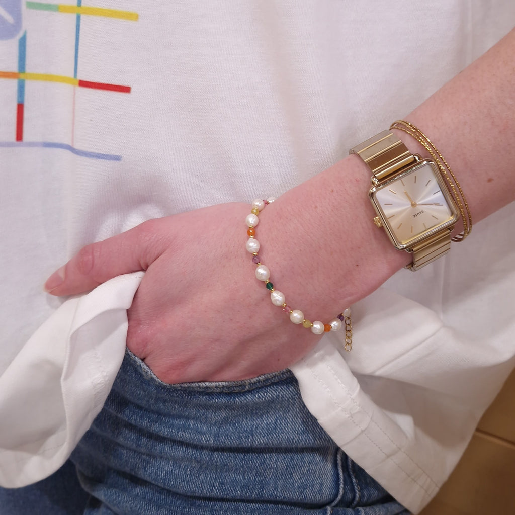 bracelet perles d'eau douce multicolore femme porté bijou fin acier inoxydable