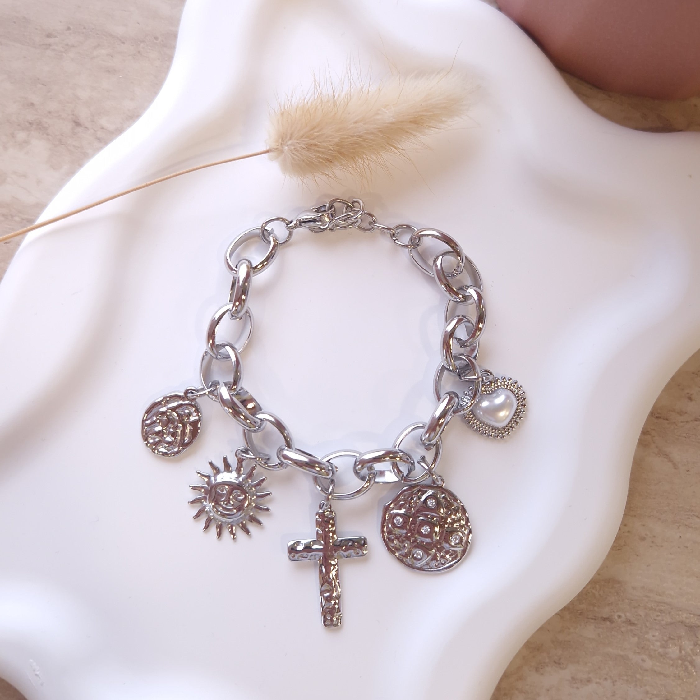bracelet femme ultra tendance 2026 bijou à charm's argenté acier inoxydable