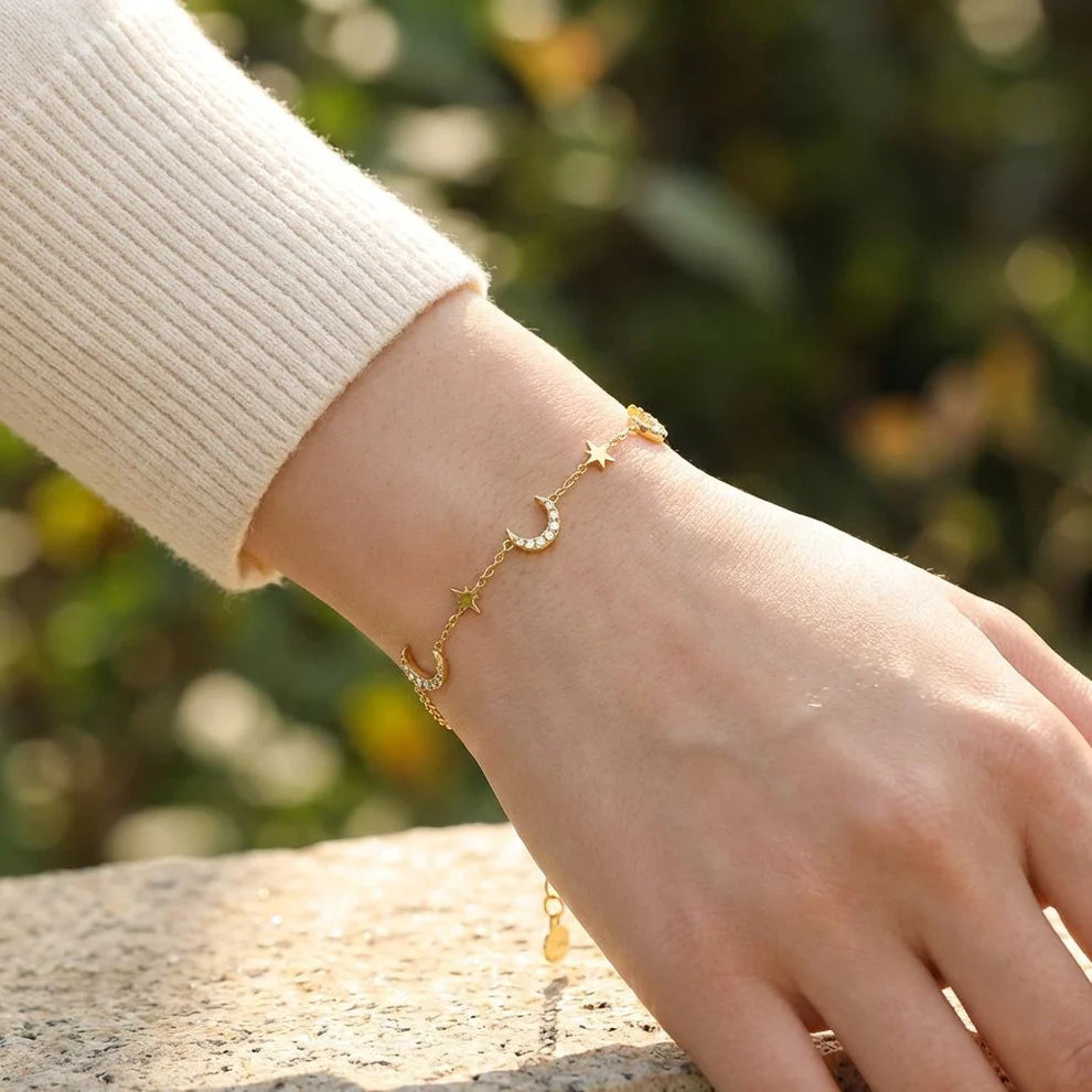 bracelet chaine fine femme motif lune et étoile acier inoxydable strass résistant à l'eau 