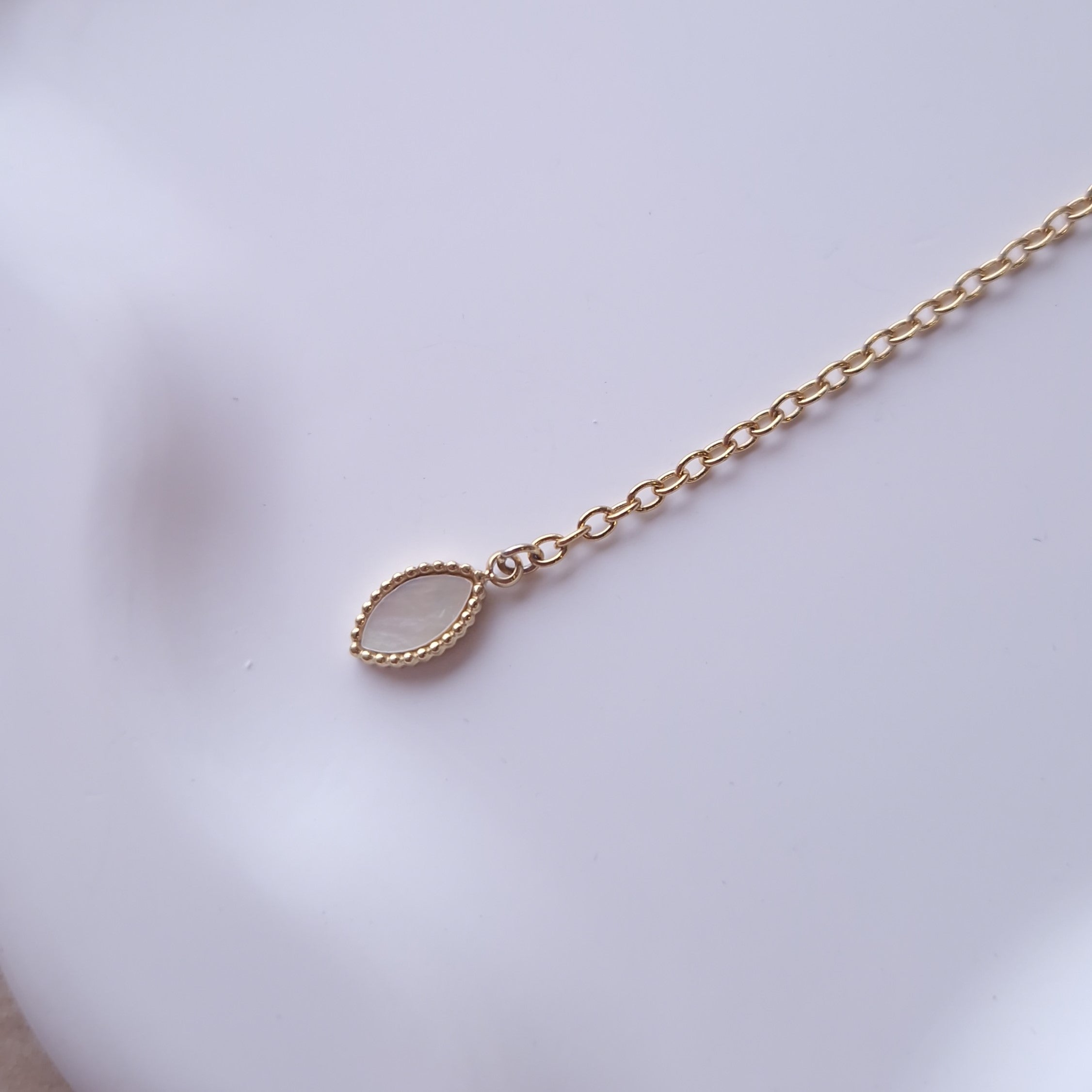 collier forme Y pendentif oval acier inoxydable