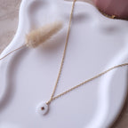collier intemporel pierre blanche pour femme chaine acier inoxydable