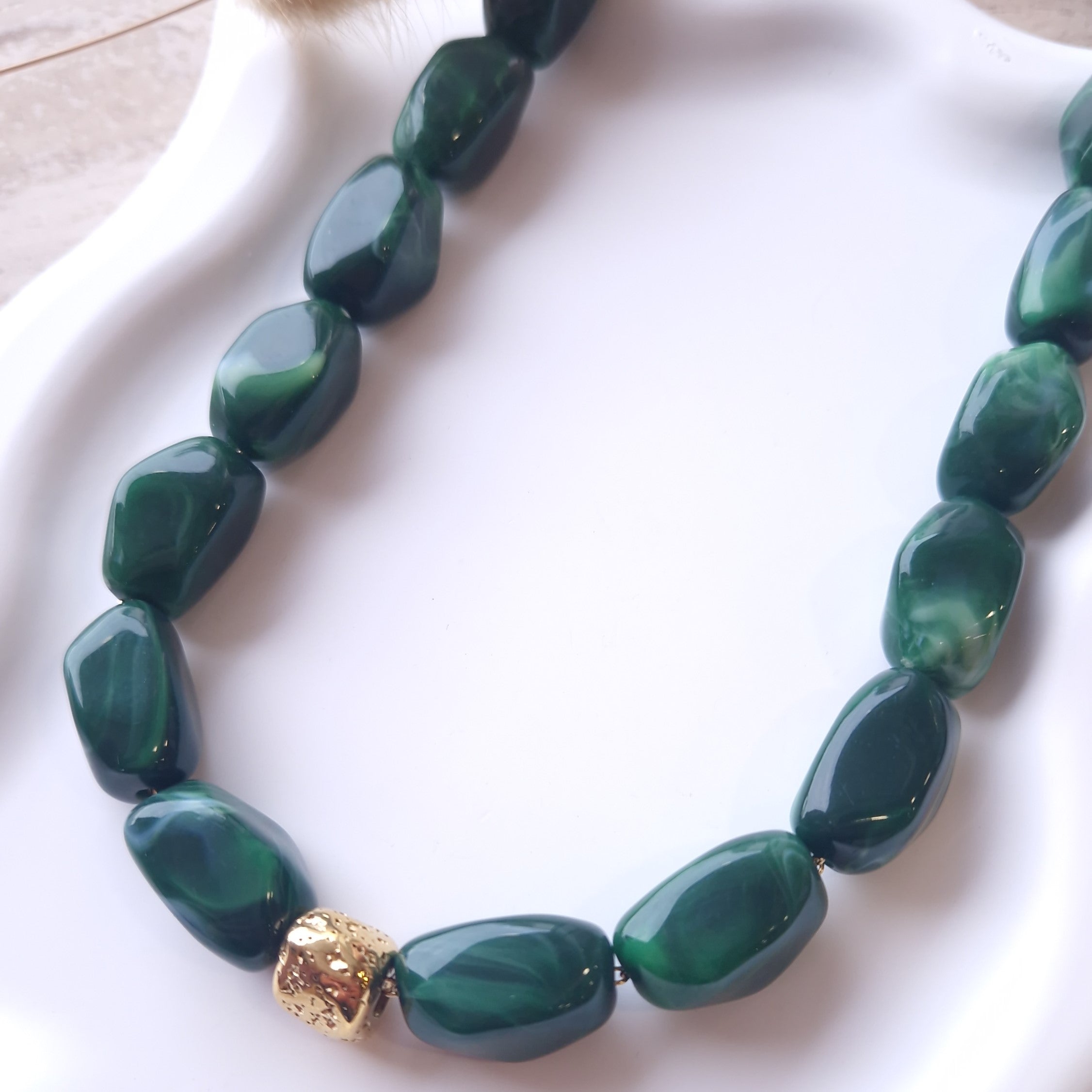 collier grosse perles imposant femme look casual