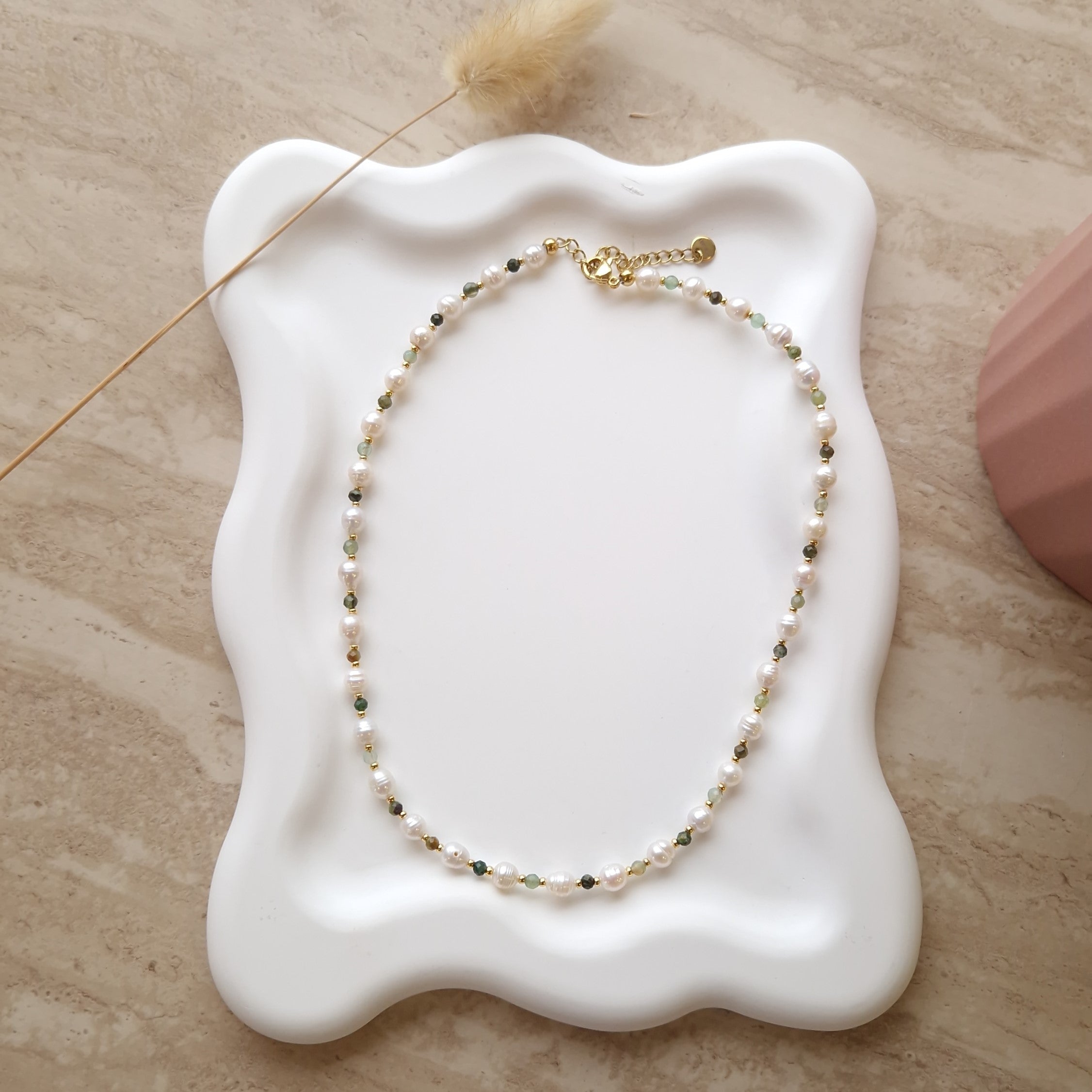 collier femme perles d'eau douce et perles vertes bijou été