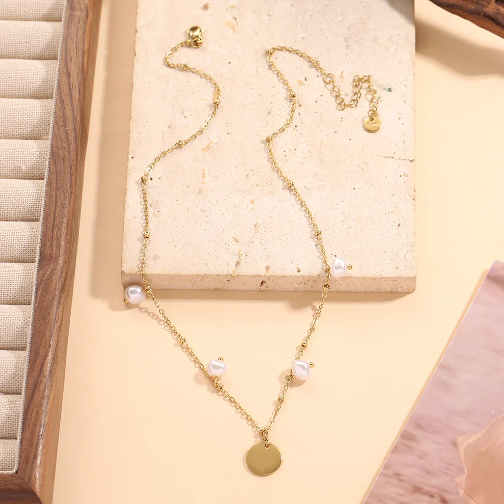 Collier Médaille à graver & perles blanches