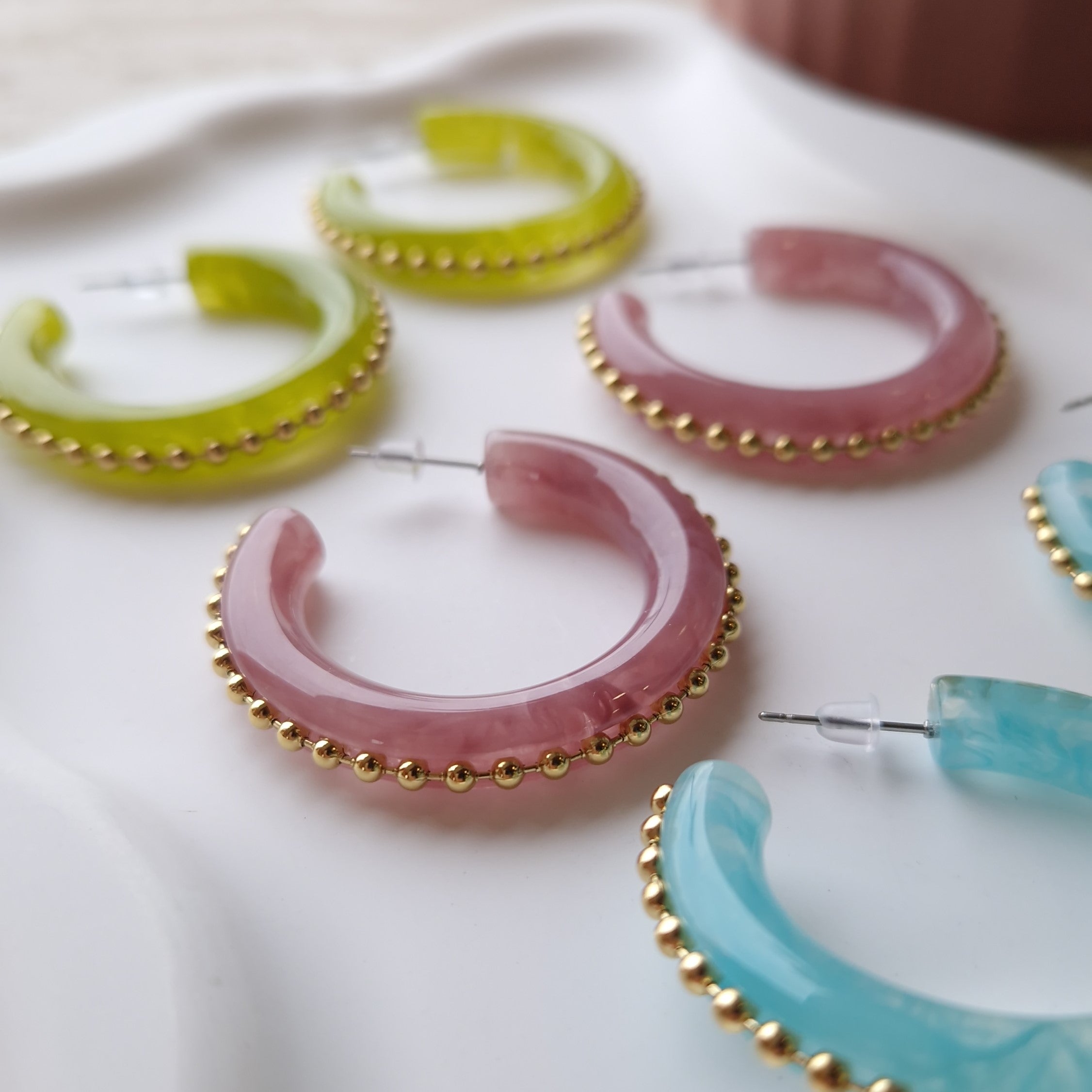 Créoles Lila – Résine Colorée