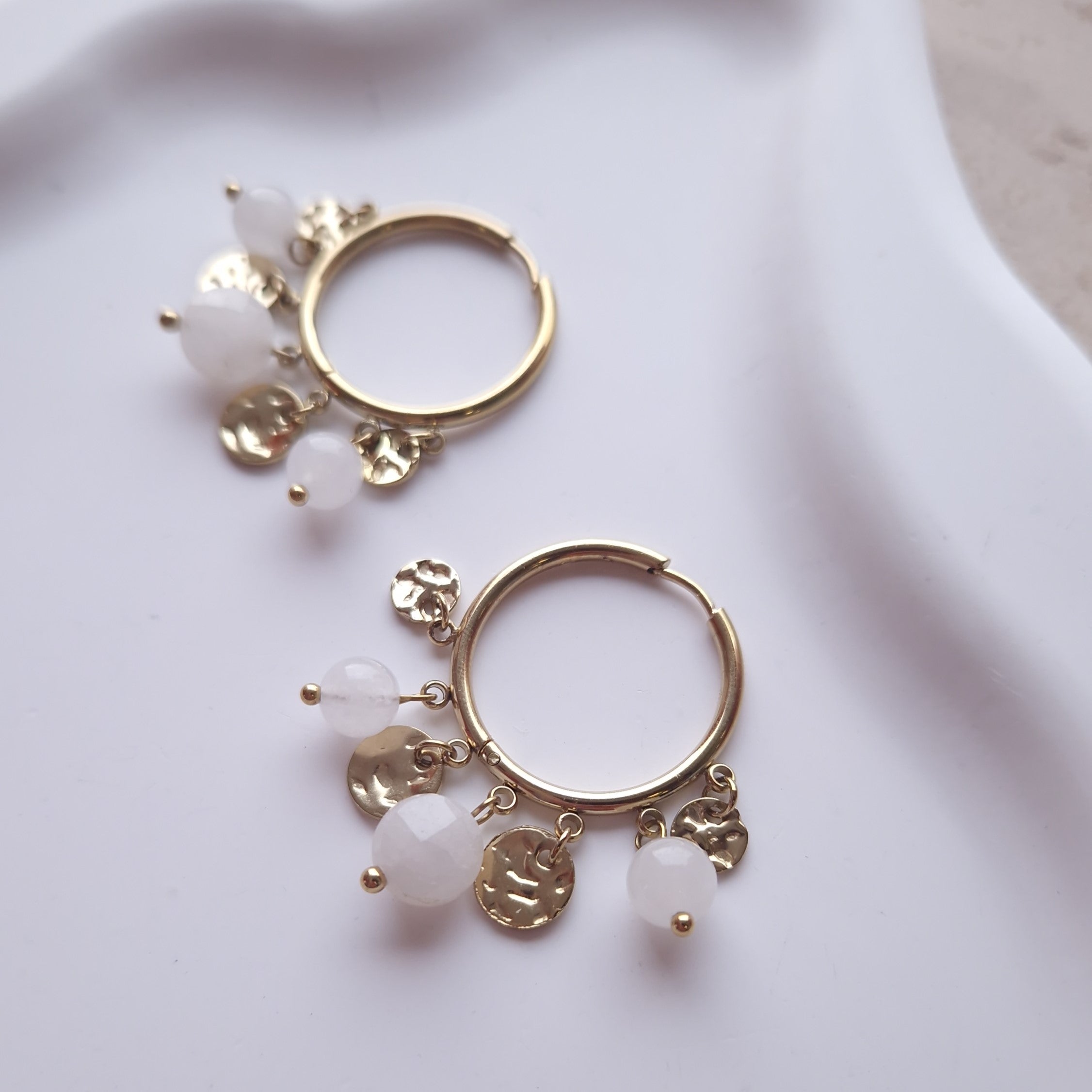 créoles marina perles blanche style bohème chic acier inoxydable