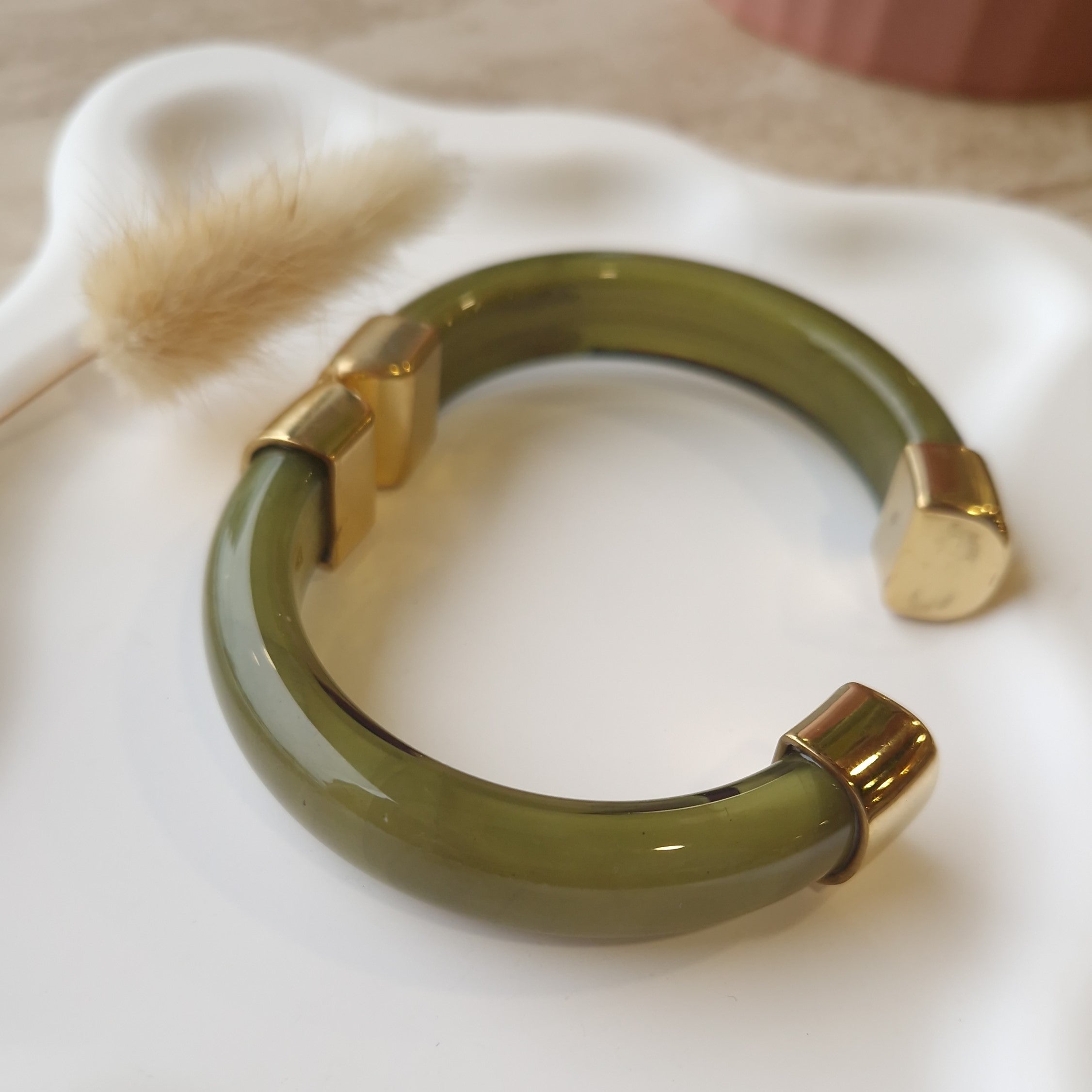 bracelet jonc vert kaki femme résine et doré fermoir aimanté bijou coloré
