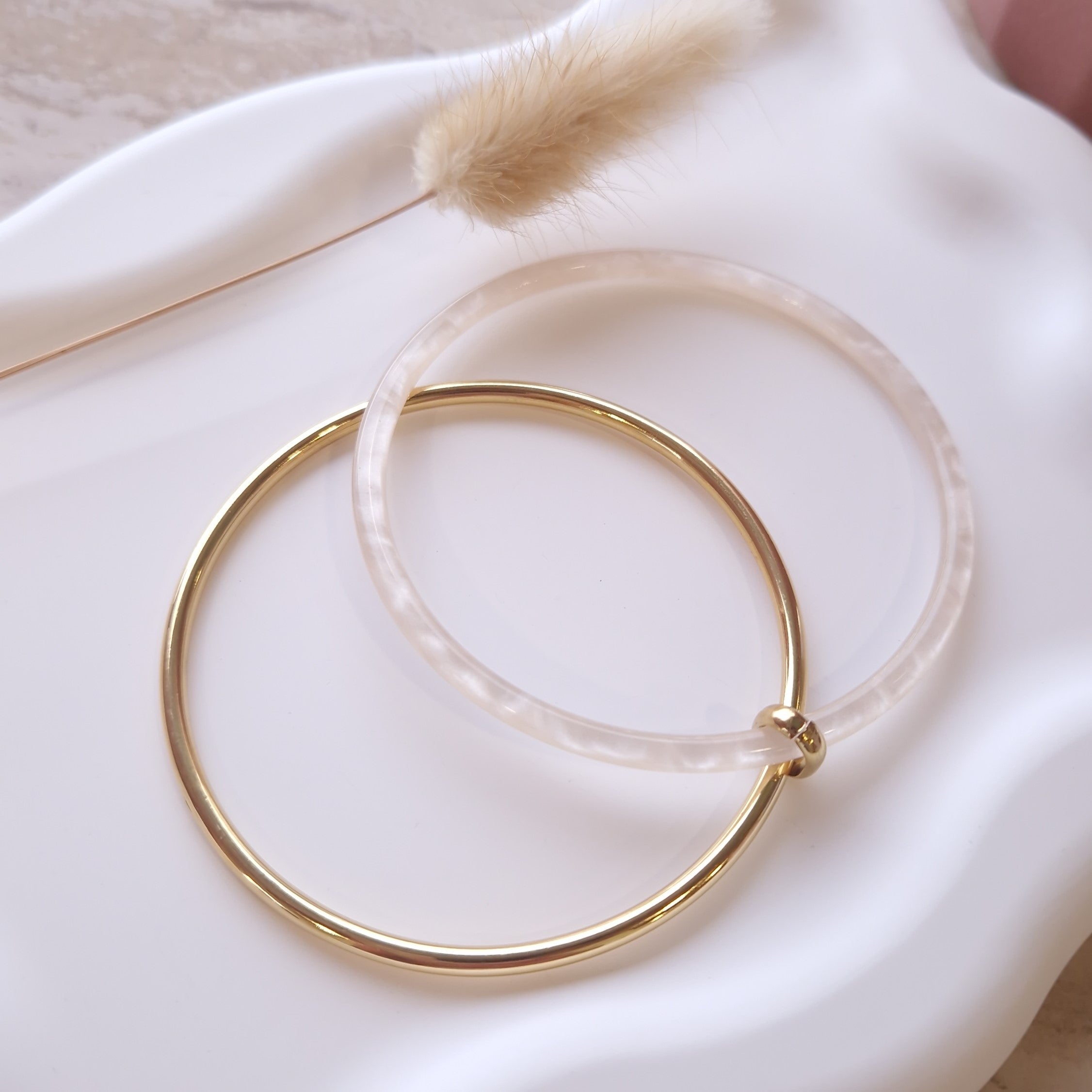 lot de deux bracelets jonc tendance pour femme acier inoxydable et acrylique cérémonie mariage chic 