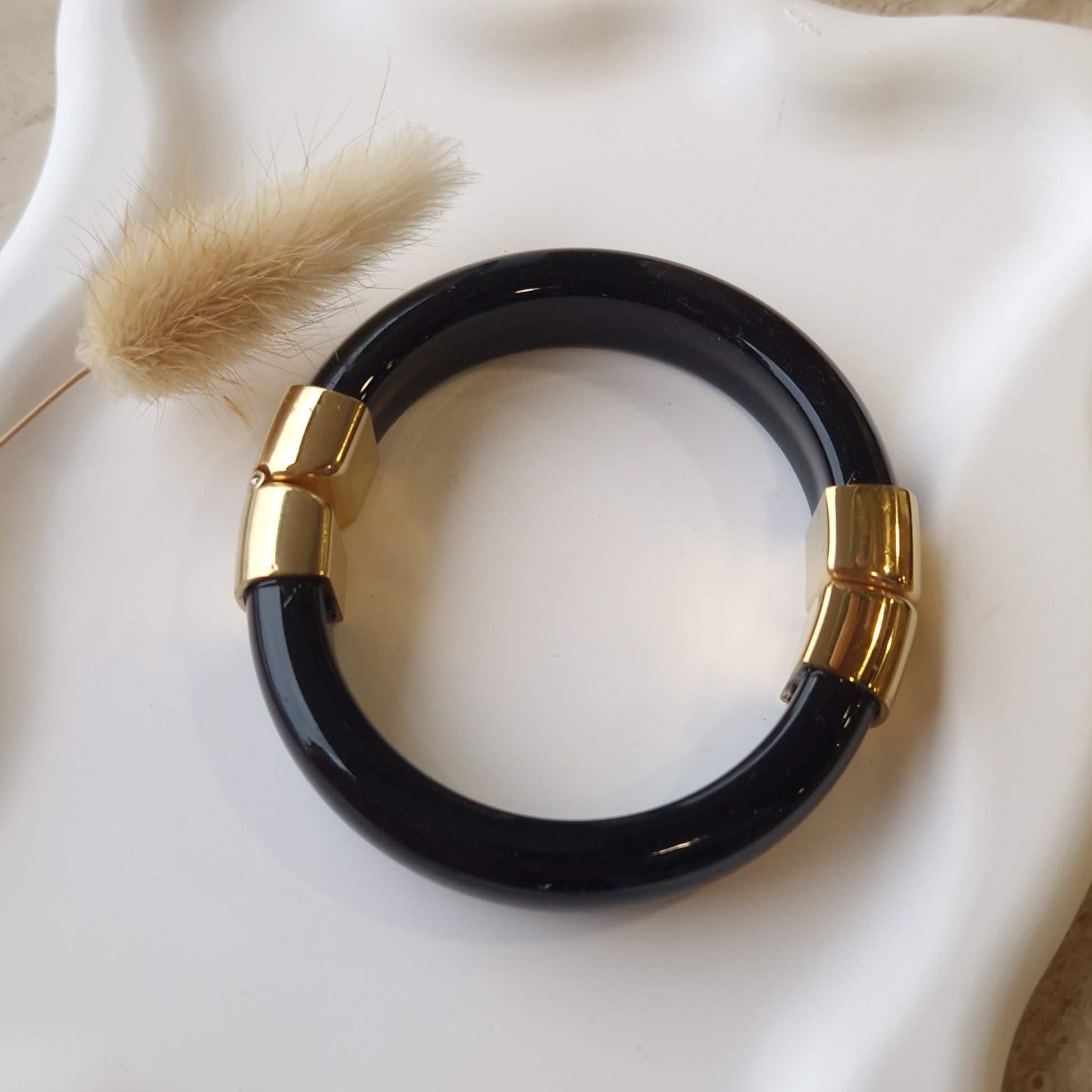 bracelet jonc noir femme résine et doré fermoir aimanté bijou chic
