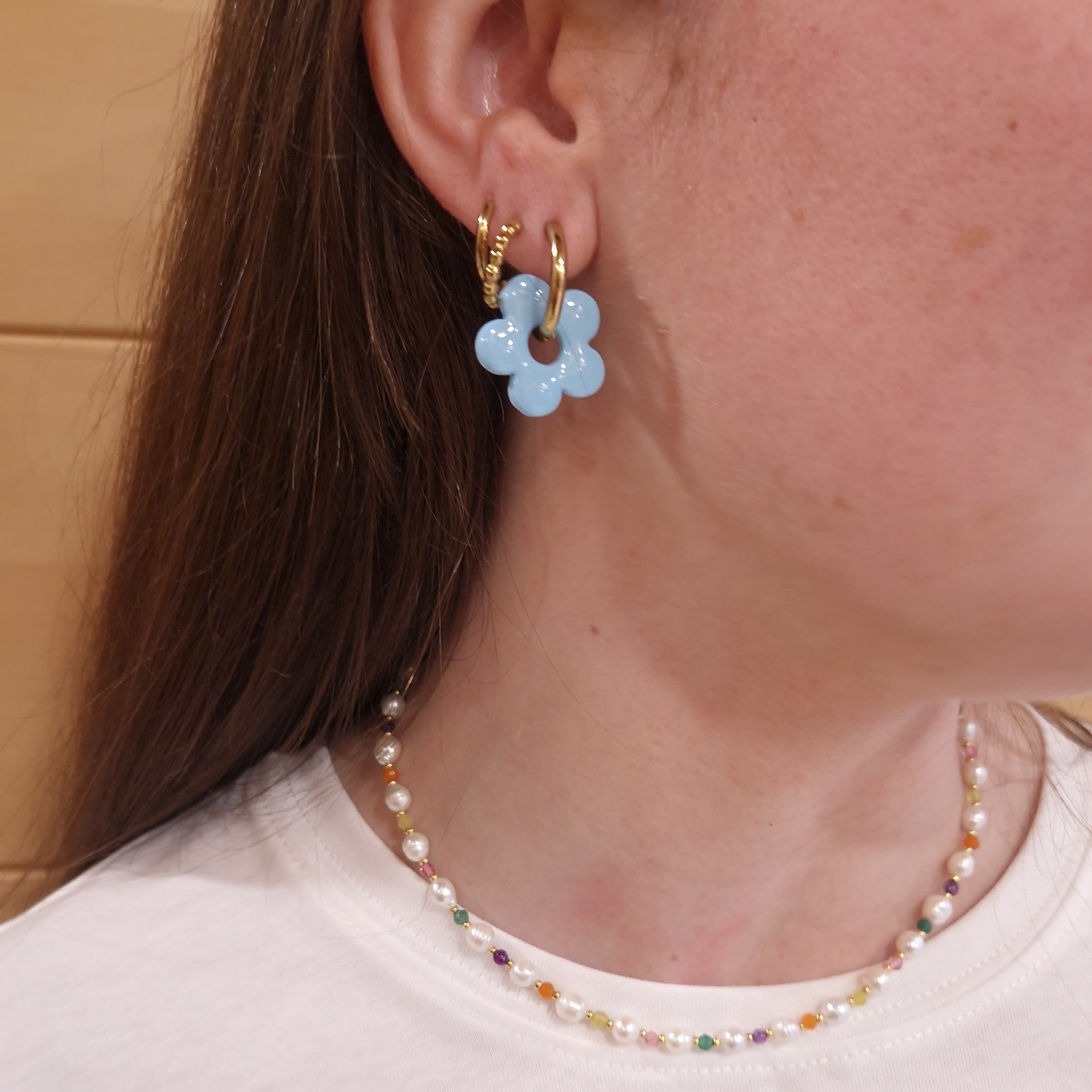 boucles d'oreilles colorées légères et tendance pate polymère et résine fleurs interchangeables