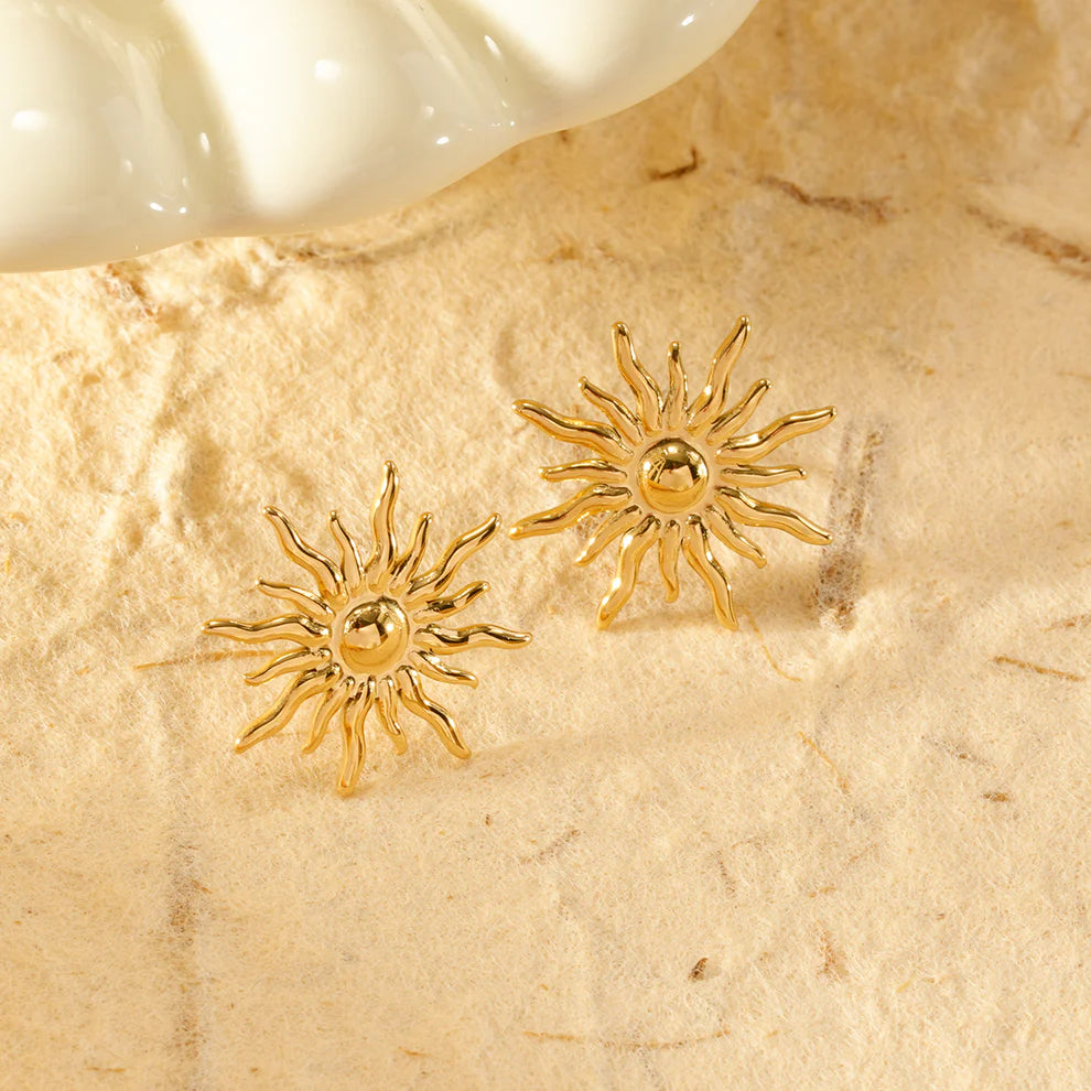boucles d'oreilles forme soleil en acier inoxydables bijou minimaliste et solaire 