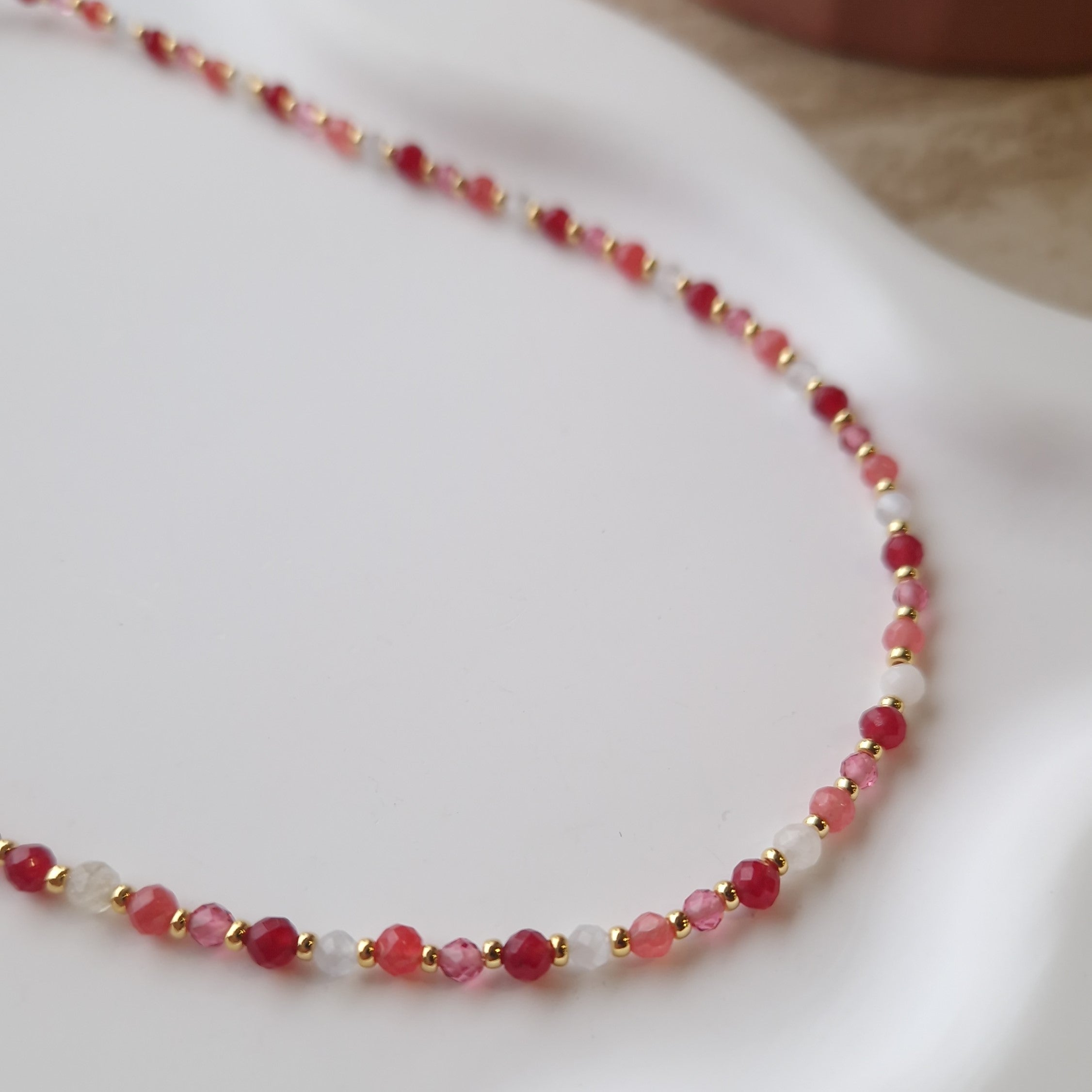 collier ras du cou perles rose framboise femme acier inoxydable doré bijou fin